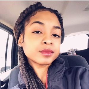 Meet your Posher, Chloe